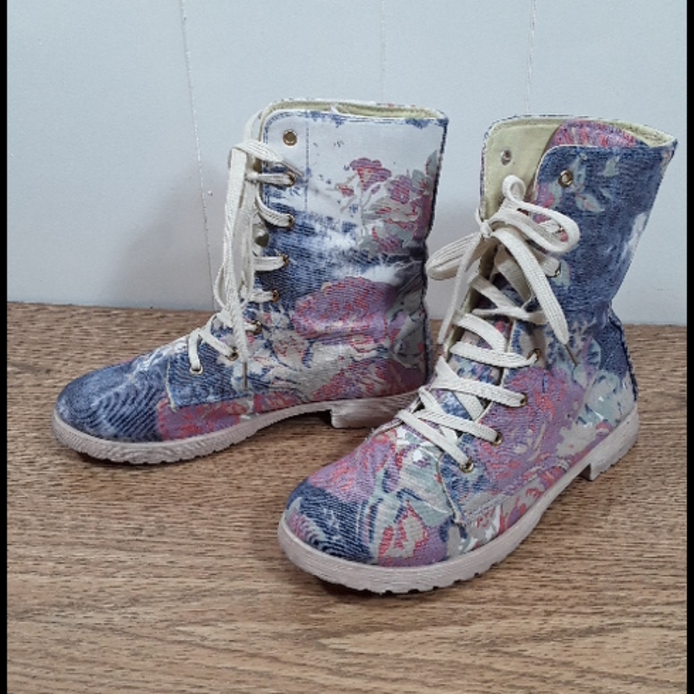 floral lace up combat boots size 6 / 7